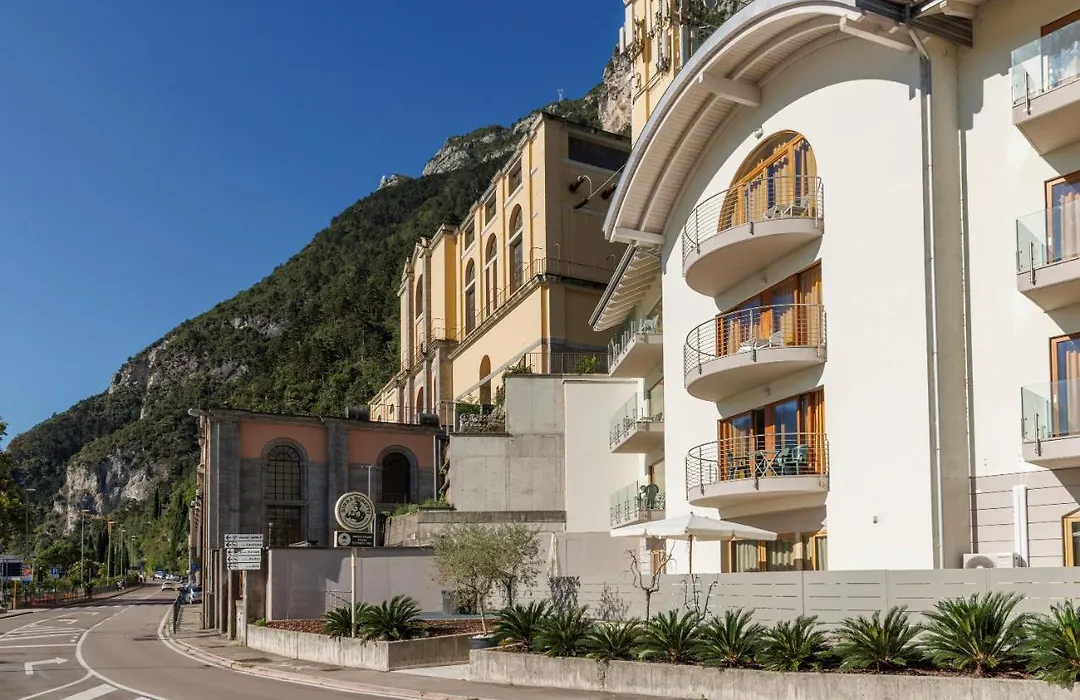 Exclusive Suites Riva-1
